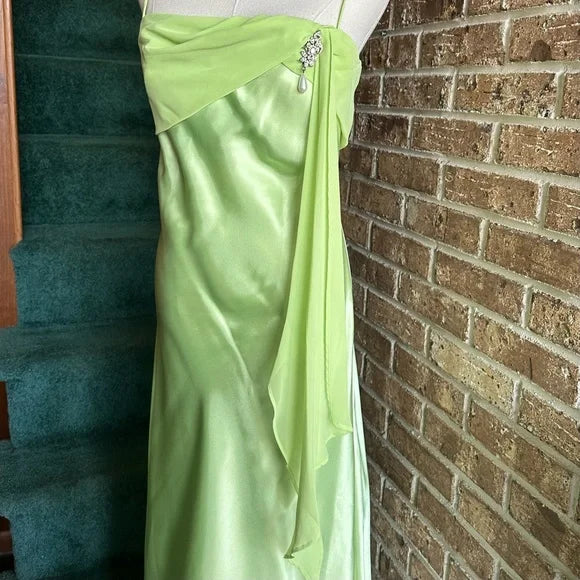 Green Vintage Elegant Fairy Long Satin Princess Floor Length Prom Dress Homecoming Gown Evening Gown Party Dress nv3628