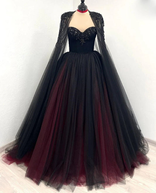Robe de soirée sans manches en tulle dégradé noir et rouge | Robe de gala glamour luxueuse avec cape perlée et traîne bustier NV6298