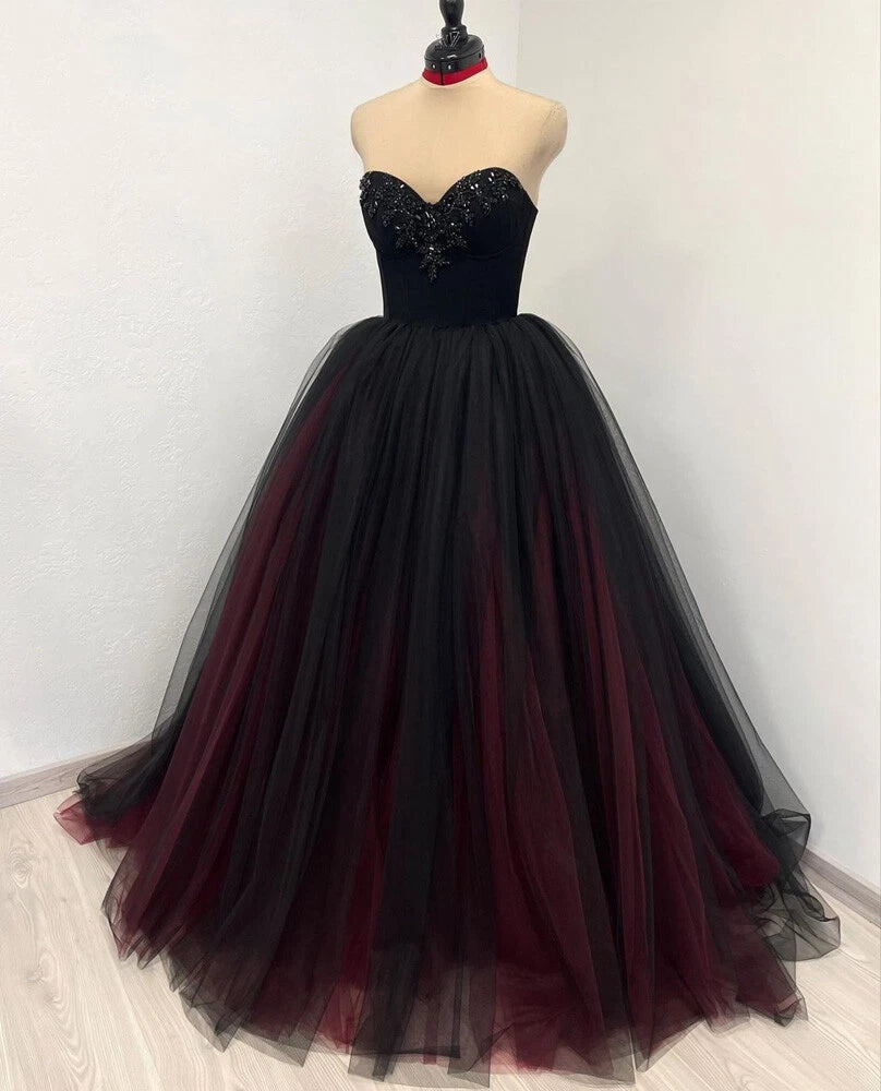 Robe de soirée sans manches en tulle dégradé noir et rouge | Robe de gala glamour luxueuse avec cape perlée et traîne bustier NV6298