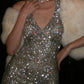 Robe de soirée sirène argentée à sequins, décolleté plongeant et col halter - Taille et couleur personnalisables NV6542