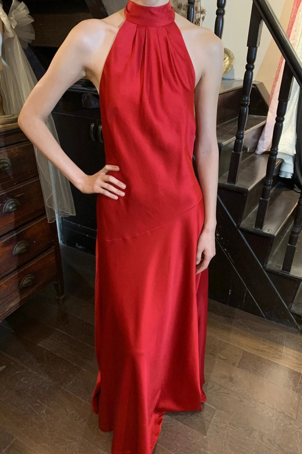Robe de soirée longue élégante en satin avec bretelles rouges NV6603