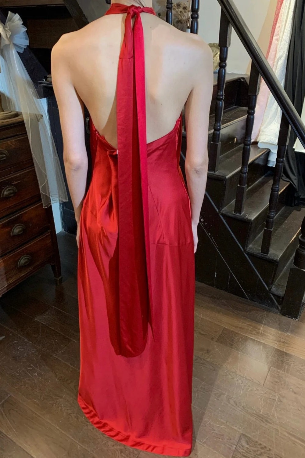 Robe de soirée longue élégante en satin avec bretelles rouges NV6603