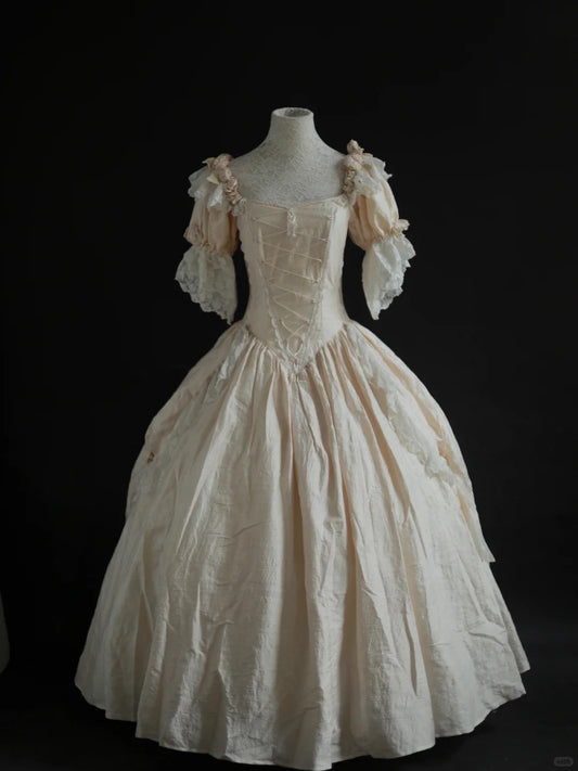 Robe de bal vintage victorienne en soie crème à motif de roses - Collection Antique &amp; Thème NV6373
