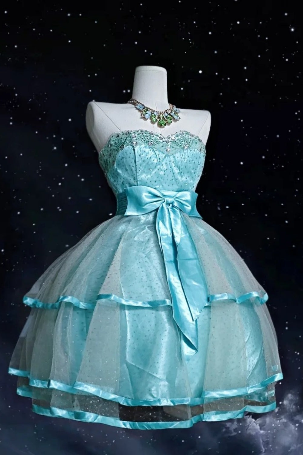 Robe de princesse bleu glacier menthe : Étoiles galactiques brodées dans l'ourlet NV6836