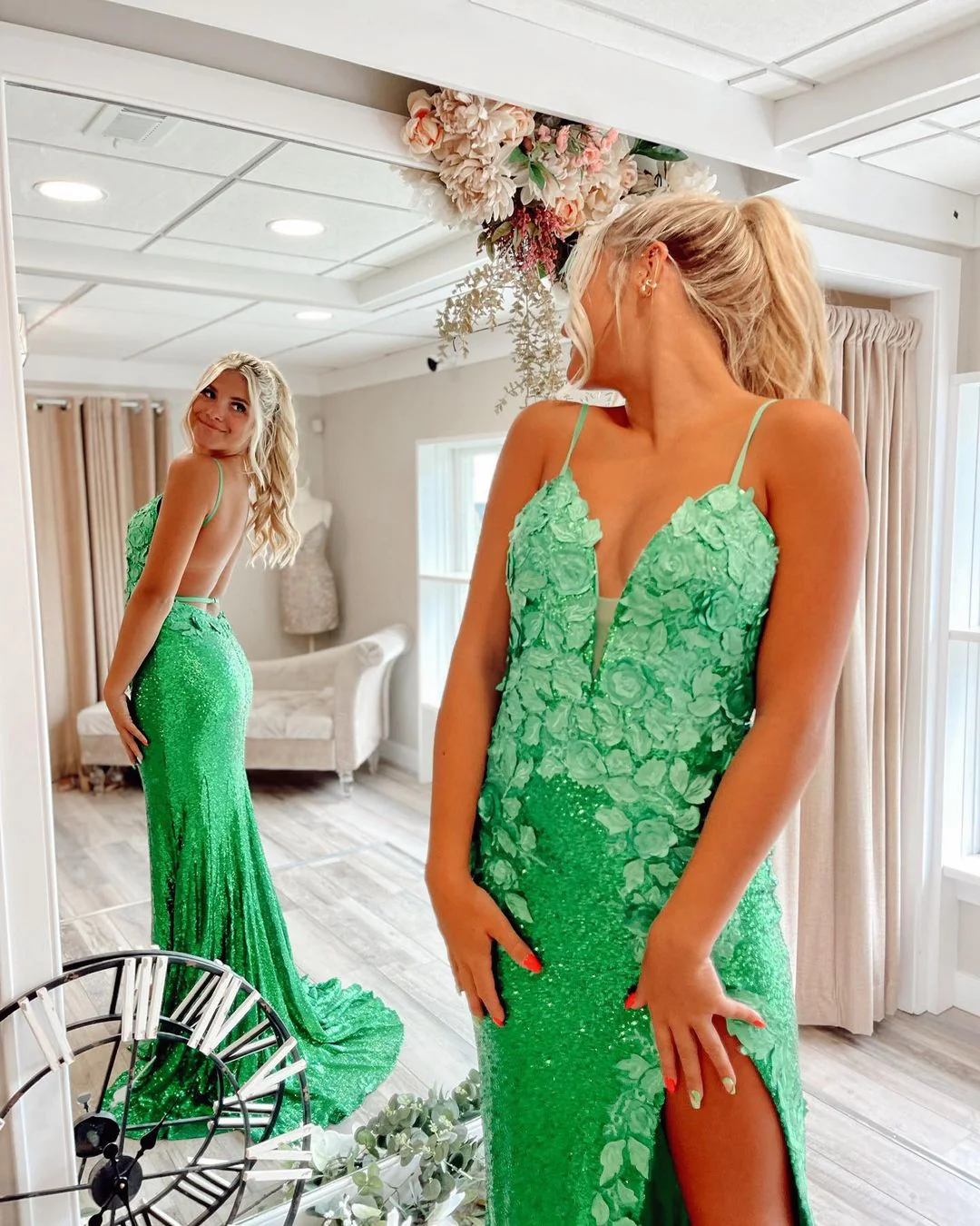 Cute Mermaid V Neck Green Sequins Prom Dresses with Appliques nv784